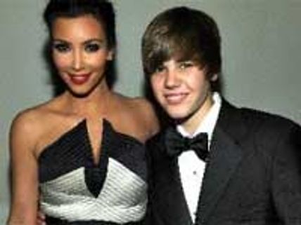 Kardashian, Bieber captured cavorting in ocean