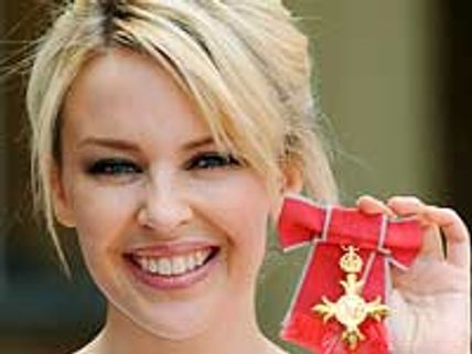 Kylie cheers for AR Rahman‎