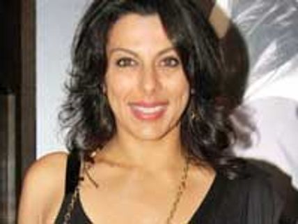 Pooja Bedi back to Tollywood
