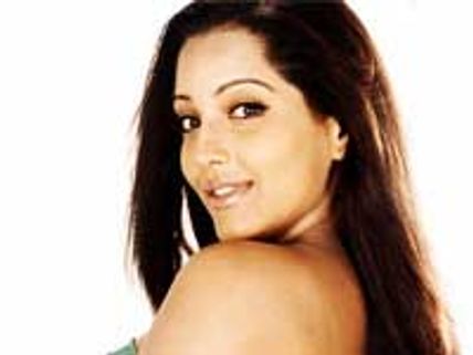 Impersonator gets Meghna Naidu pregnant