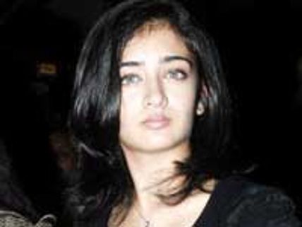 Akshara Hassan prepares for Bollywood