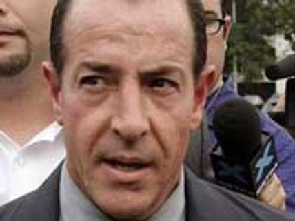 Michael Lohan selling ex-fiancee's topless photos!