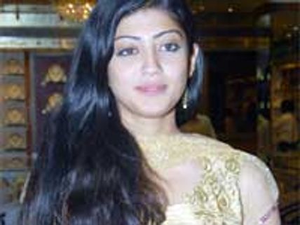 Pranitha teaming up with Gopichand