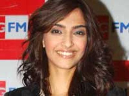 Sonam refuses to lock lips with Shahid