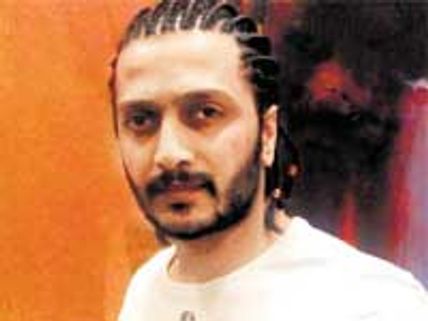 Riteish Deshmukh experiments with his hair!