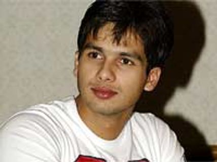 Shahid followed by a crazy fan