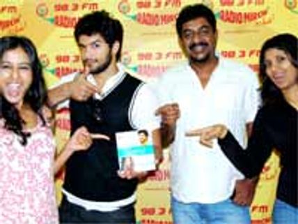Yogaraj Bhat, Diganth, & Nidhi Subbayya entertain Mirchi listeners