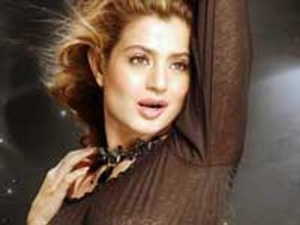 Amisha Patel signs Parama Veera Chakra