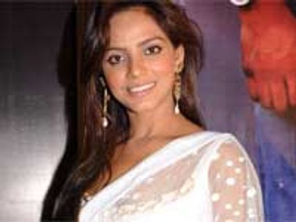 Neetu Chandra learning Tamil