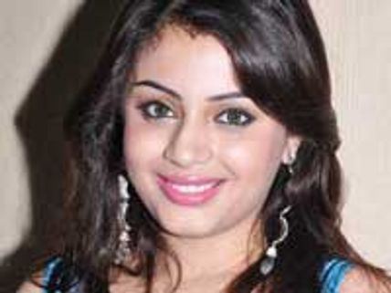 Suhani feels Tamil industry is better than Telugu