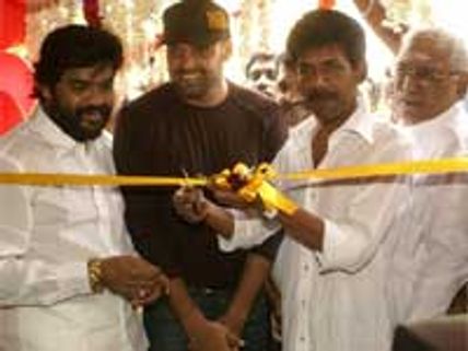 Bala, Aarya inaugurate RK's Vaanga Saappidalam