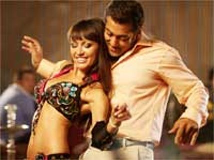 Will Dabangg pocket 50 cr. in its first week?