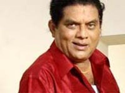 Jagathy playing production boy in Oru Nunakkadha