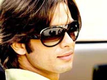 Shahid says Priyanka is 'just a friend'
