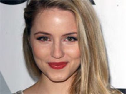 Glee star apologizes over racy schoolgirl photo shoot