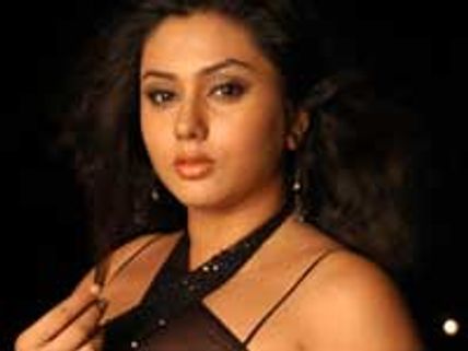 Namitha rescued from a kidnap attempt