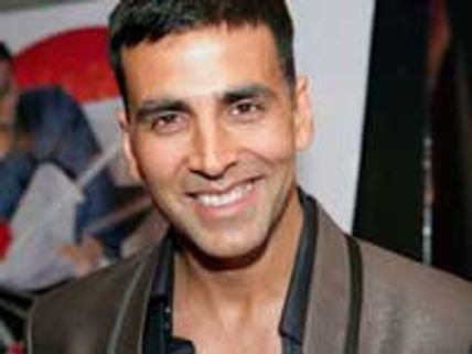 Akshay lets his wife Twinkle dress him up
