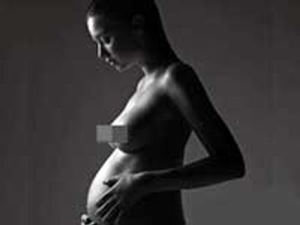 Miranda Kerr poses nude with baby bump