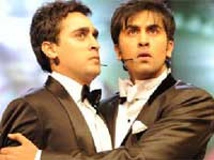 Ranbir Kapoor kisses Imran Khan twice