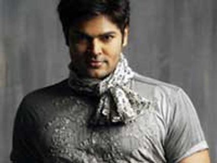Ganesh Venkatraman to romance 2 actresses
