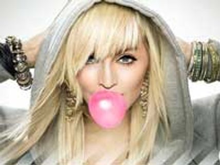 Madonna replaced by Victoria's models for D&G Spring 2011