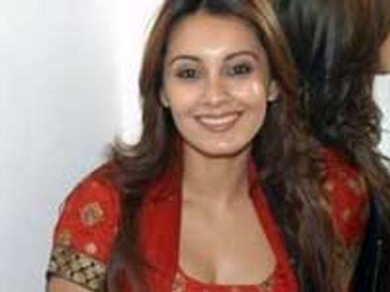 Minnisha and Mallika to star in Contract