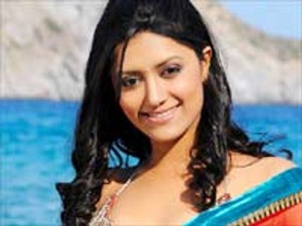 Mamta Mohandas cut her hair for chemotherapy treatment