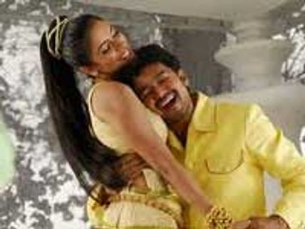 Vijay-Asin's sizzling chemistry in Kaavalan