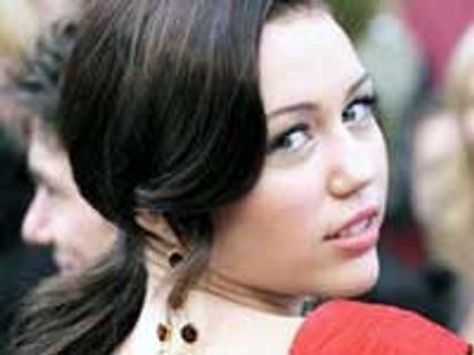 Miley Cyrus makes out with Avan Jogia on 18th birthday