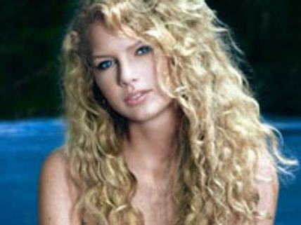 Taylor Swift moves out of her parents' home