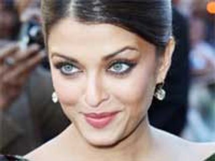 Aishwarya bats for Khelein Hum Jee Jaan Sey