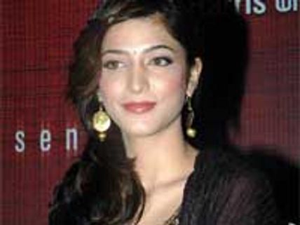 Shruti Hassan yet to sign Rajesh's Nanbaenda