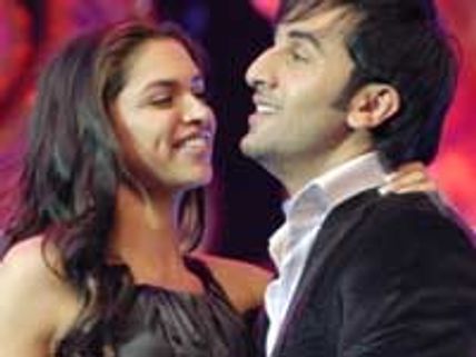 Ranbir still clinging on to Deepika?