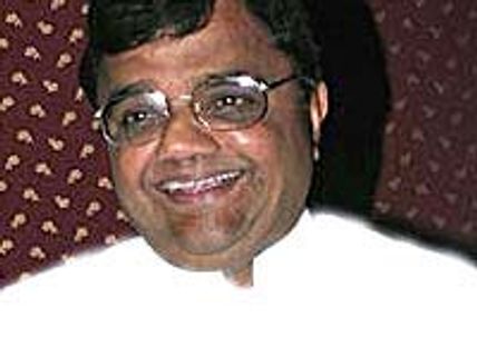 Dwarakish drops Vishnu, takes up Sampath?