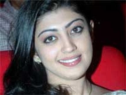 Pranitha to invade Kollywood