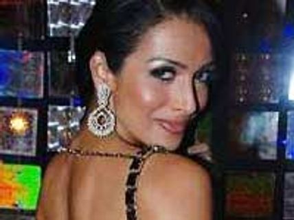 Zandu Balm spoils Malaika Arora's wedding anniversary!