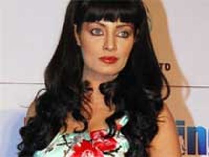 Celina Jaitley dating a hotelier