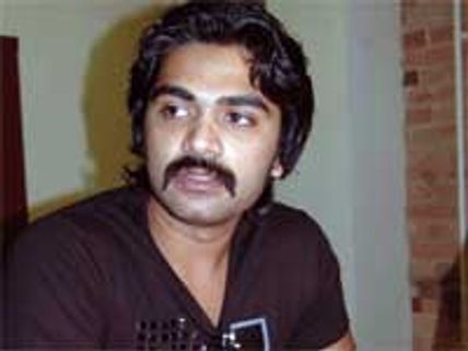 Silambarasan narrowly escapes accident
