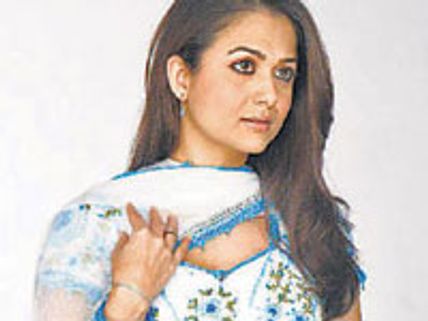 Amrita celebrating New Year without Kareena 
