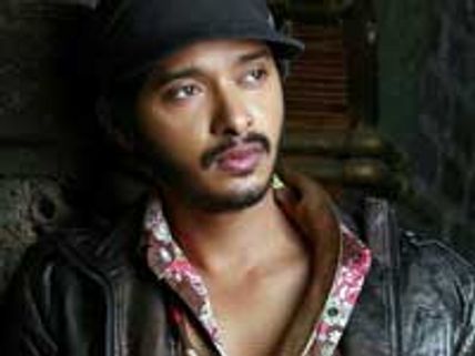 Shreyas Talpade is Akshay's brother in Joker