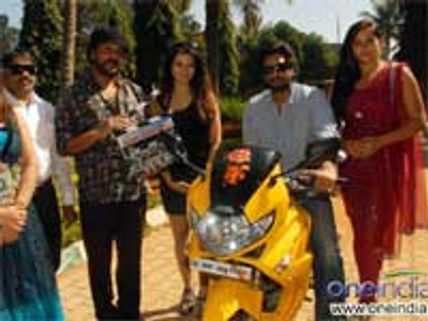 Namitha joining hands with Saloni for Benki Birugaali