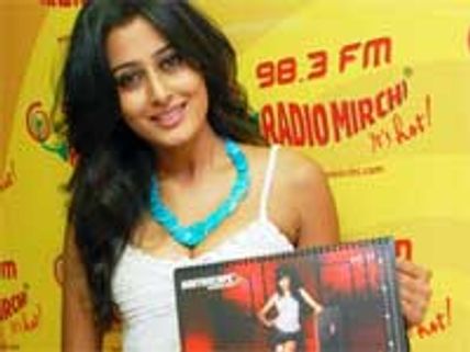 Nidhi Subbaiah launches South Scope 2011 calendar