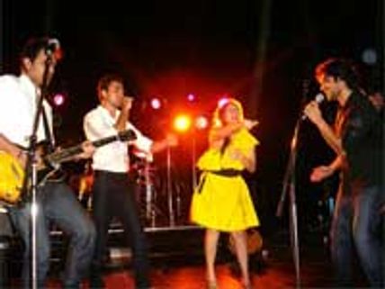 Imran get musical gift from wife Avantika on B'day