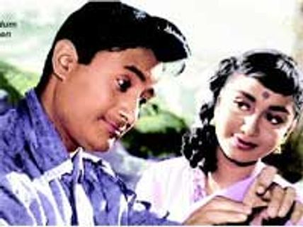 Dev thinks Nanda-Sadhana were shy to attend Hum Dono premier