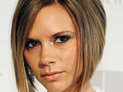 Pregnant Victoria Beckham to pose naked