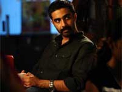 Nadunissi Naaygal is not Sigappu Rojakkal