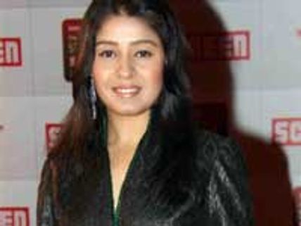 Sunidhi Chauhan sings love duet with Enrique Iglesias