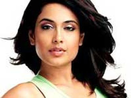 Ranbir's next Pepsi girl is Sarah Jane Dias
