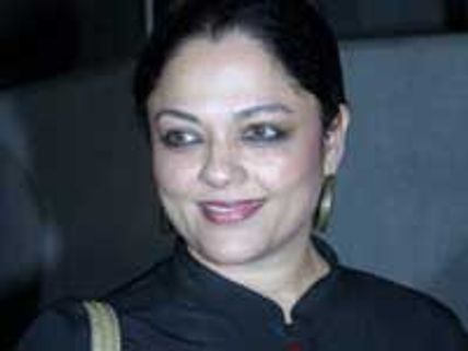 Tanvi Azmi to star opposite Big B in Aarakshan 