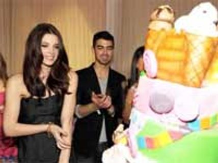 Joe Jonas' birthday gift to Ashley Greene